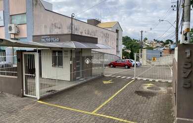 Imagem: O apartamento e possui 2 Dormitórios, Suítes, 1 Banheiro