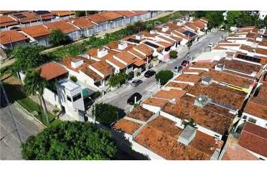 Imagem: A casa em condomínio possui 4 Dormitórios, 4 Banheiros, 2