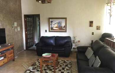 Imagem: A casa em condomínio possui 4 Dormitórios, 4 Banheiros, 4