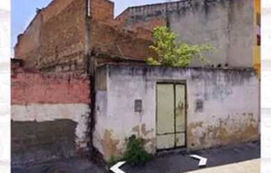 Imagem: A casa possui 3 Dormitórios, 1 Banheiro e está localizado