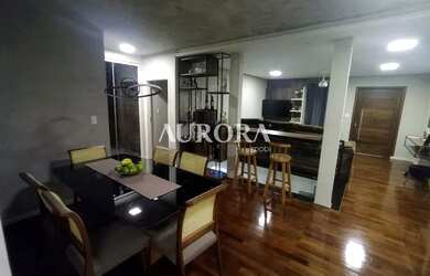 Imagem: A casa possui 3 Dormitórios, 3 Banheiros, 4 Vagas na garagem