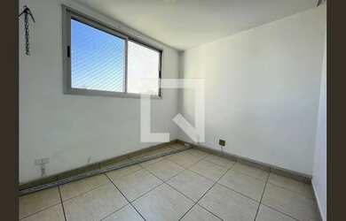 Imagem: O apartamento possui 3 Dormitórios, 1 Banheiro, 1 Vaga na garagem