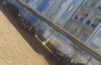 Imagem: O apartamento possui 3 Dormitórios, 1 Banheiro, 1 Vaga na garagem