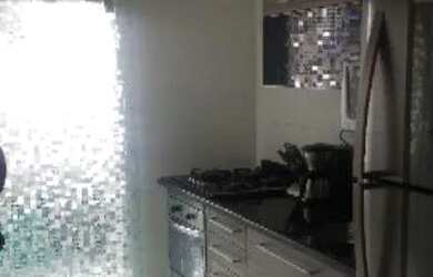 Imagem: O apartamento possui 2 Dormitórios, 1 Banheiro, 1 Vaga na garagem