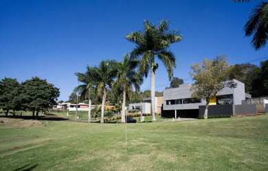 Imagem: A casa em condomínio possui 4 Dormitórios, 4 Banheiros, 5