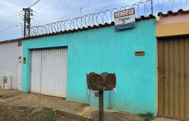 Imagem: A casa possui 2 Dormitórios, 2 Banheiros, 4 Vagas na garagem