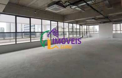 Imagem: O depósito possui 5 Vagas na garagem e 440m² de Área e está