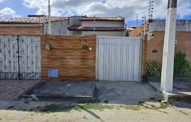 Imagem: A casa possui 2 Dormitórios, 1 Banheiro, 1 Vaga na garagem