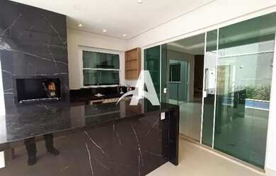 Imagem: A casa possui 3 Dormitórios, 5 Banheiros, 4 Vagas na garagem