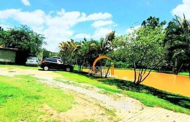 Imagem: A casa possui 1 Dormitório, 1 Banheiro, 2 Vagas na garagem