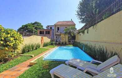 Imagem: A casa possui 5 Dormitórios, 4 Banheiros, 3 Vagas na garagem