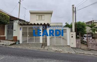 Imagem: A casa possui 2 Dormitórios, 2 Banheiros, 2 Vagas na garagem