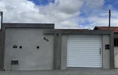 Imagem: A casa possui 2 Dormitórios, 1 Banheiro e 1 Vaga na garagem