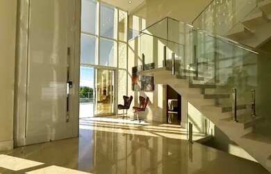 Imagem: A casa possui 5 Dormitórios, 5 Banheiros, 5 Vagas na garagem