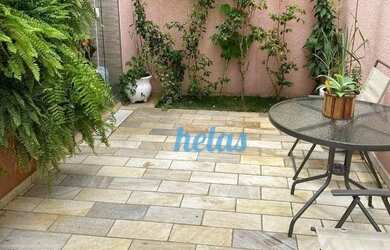 Imagem: A casa possui 3 Dormitórios, 3 Banheiros, 2 Vagas na garagem