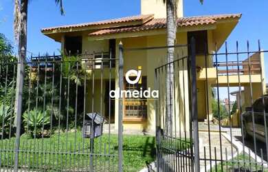 Imagem: A casa possui 4 Dormitórios, 5 Banheiros, 5 Vagas na garagem