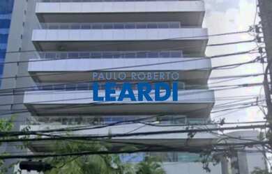 Imagem: O depósito possui 5 Vagas na garagem, 650m² de Área e está