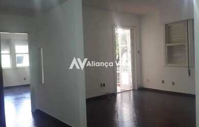 Imagem: O apartamento possui 3 Dormitórios, 1 Banheiro, 151m² de Área