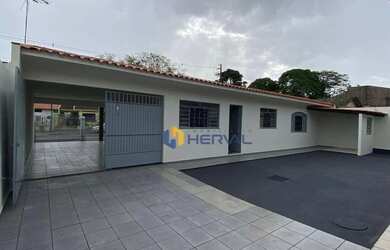 Imagem: A casa possui 3 Dormitórios, 3 Banheiros, 5 Vagas na garagem