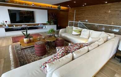 Imagem: O apartamento possui 4 Dormitórios, 5 Banheiros, 4 Vagas na