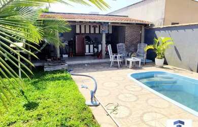 Imagem: A casa possui 5 Dormitórios, 2 Banheiros, 3 Vagas na garagem