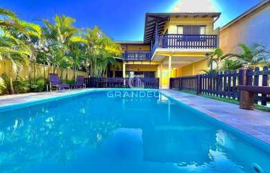 Imagem 1: Luxuosa Residência à Beira-Mar Vista Deslumbrante e Conforto