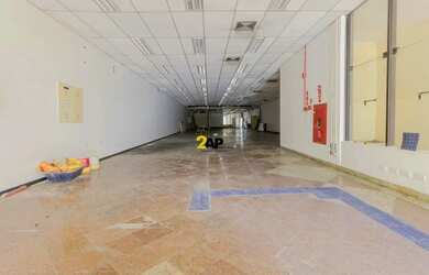 Imagem: O depósito possui 5 Vagas na garagem, 1.490m² de Área e