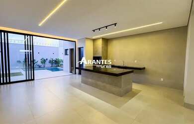 Imagem: A casa possui 3 Dormitórios, 4 Banheiros, 2 Vagas na garagem