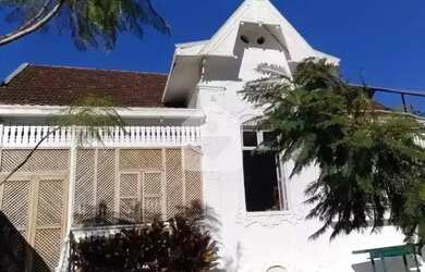 Imagem: A casa para alugar possui 5 Dormitórios, 5 Banheiros e 800m²