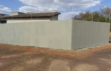 Imagem: A casa possui 2 Dormitórios, 2 Banheiros, 2 Vagas na garagem