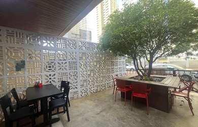 Imagem: O depósito possui 1 Vaga na garagem, 490m² de Área e está