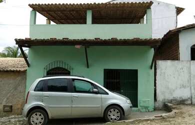 Imagem: A casa possui 2 Dormitórios, 1 Banheiro e está localizado