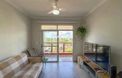 Imagem: O apartamento possui 3 Dormitórios, 1 Banheiro, 1 Vaga na garagem