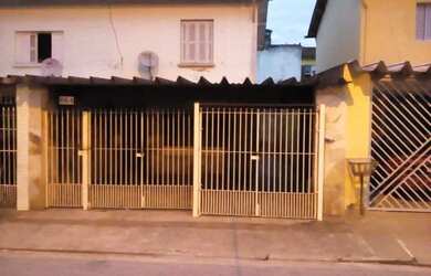 Imagem: A casa possui 2 Dormitórios, 2 Banheiros, 2 Vagas na garagem