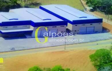 Imagem: O depósito possui 4 Vagas na garagem, 1.076m² de Área e