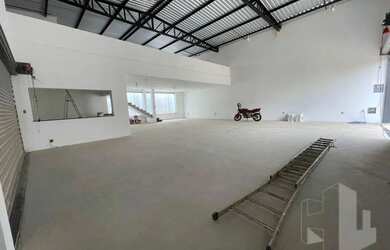 Imagem: O depósito possui 350m² de Área e está localizado em Centro