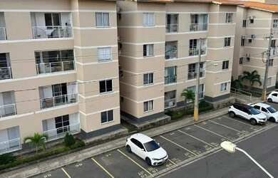 Imagem: O apartamento possui 2 Dormitórios, 1 Banheiro, 1 Vaga na garagem