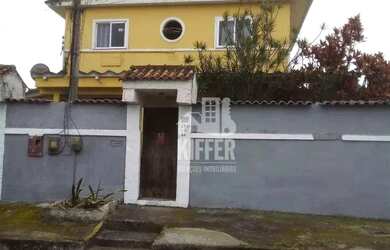 Imagem: A casa possui 4 Dormitórios, 3 Banheiros, 4 Vagas na garagem