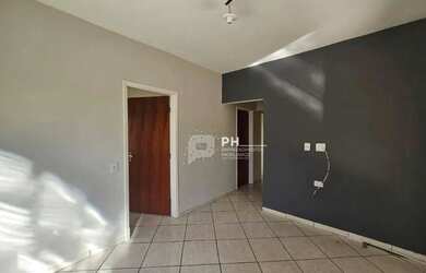 Imagem: A casa possui 3 Dormitórios, 1 Banheiro, 2 Vagas na garagem