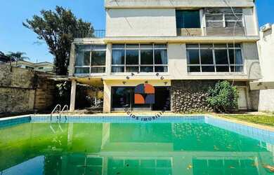 Imagem: A casa possui 4 Dormitórios, 5 Banheiros, 5 Vagas na garagem