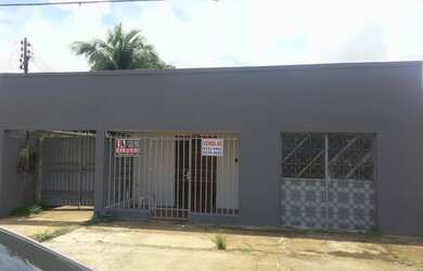 Imagem: A casa possui 4 Dormitórios, 4 Banheiros, 3 Vagas na garagem