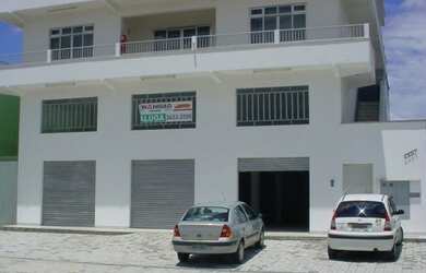 Imagem: O apartamento possui 3 Dormitórios, 1 Banheiro, 1 Vaga na garagem