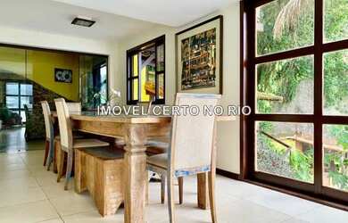 Imagem: A casa possui 5 Dormitórios, 5 Banheiros e 10000m² de Área