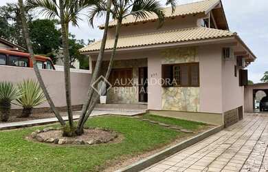 Imagem: A casa possui 3 Dormitórios, 1 Banheiro, 140m² de Área e