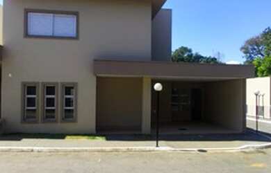 Imagem: A casa em condomínio possui 3 Dormitórios, 4 Banheiros, 2