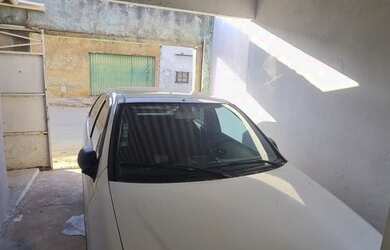 Imagem: A casa possui 3 Dormitórios, 1 Banheiro, 1 Vaga na garagem