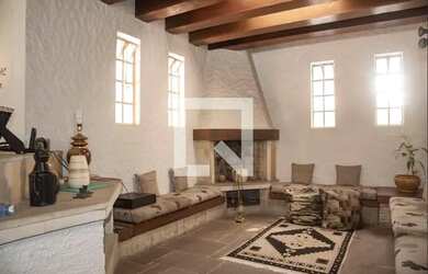 Imagem: A casa possui 5 Dormitórios, 5 Banheiros, 5 Vagas na garagem