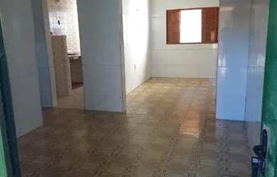 Imagem: A casa possui 2 Dormitórios, 2 Banheiros, 2 Vagas na garagem