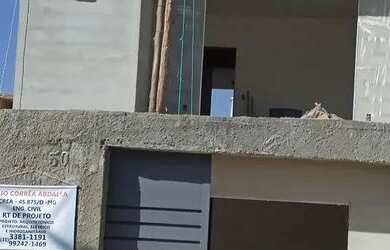 Imagem: A casa possui 3 Dormitórios, 2 Banheiros, 2 Vagas na garagem