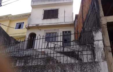 Imagem: A casa possui 4 Dormitórios, 4 Banheiros, 180m² de Área e